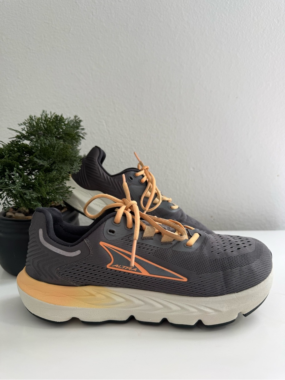 Altra Provision 7 women size 9 Gray and Peach Athletic Running Shoes